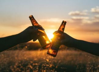 En Estados Unidos podrás viajar gratis si tomas alcohol