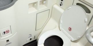 Ahora tendrás que pagar para ir al baño en los aviones