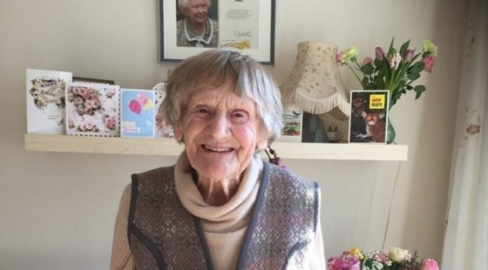 Una mujer recibió su título universitario a los 101 años