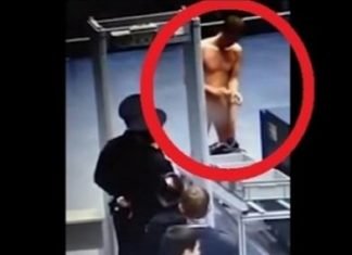 Un hombre se queda completamente desnudo frente al mostrador de Ryanair tras perder su vuelo en el Aeropuerto Barcelona-El Prat