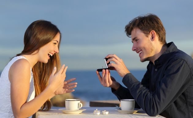 Crean anillo de compromiso con GPS para rastrear a tu pareja