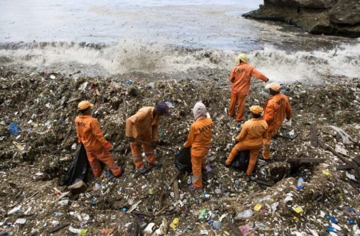 Olas de basura invaden las “paradisíacas” playas de Montesinos en República Dominicana