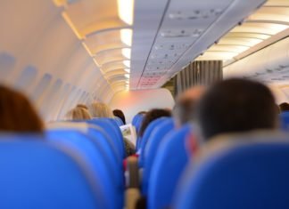 Piloto decide fumar a bordo y genera una pérdida de presión en la cabina provocando pánico entre los pasajeros