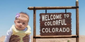 La bebé viajera está a punto de ser dueña de un récord mundial a los 5 meses, y las fotos son adorables