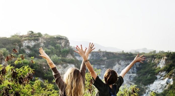 Tu tía puede ser la mejor opción para viajar por el mundo