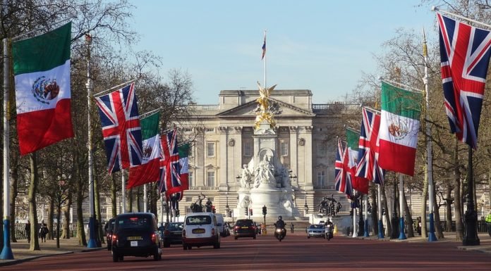 Palacio de Buckingham abrirá sus puertas en el verano