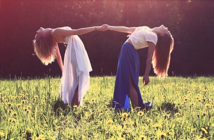 No toda hermana es de sangre, algunas son de corazón: 7 señales de que encontraste la tuya