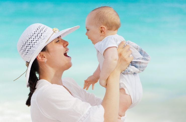 Las mamás necesitan tomar vacaciones solas y tener tiempo para sí mismas, dice la ciencia
