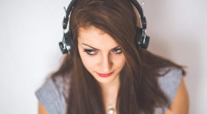 Tipo de música que escuchan las personas inteligentes, según la ciencia