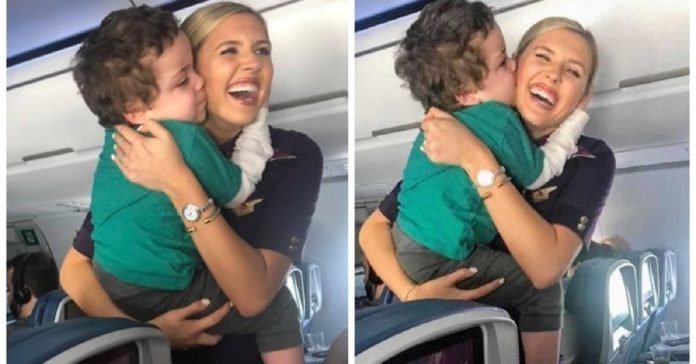 Así calmó una azafata a un niño con autismo en pleno vuelo
