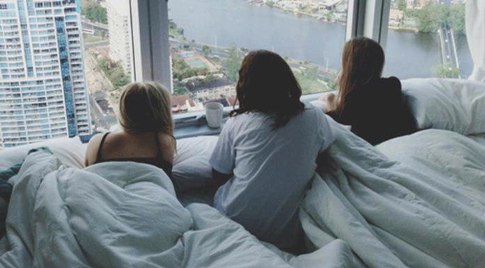 Amigas compran la mansión de sus sueños para vivir juntas