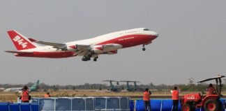 Gran avión cisterna hace primer vuelo en Bolivia para controlar incendio en la Amazonía