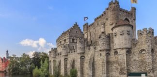 La controversia de un audio guía causa desconcierto entre los turistas en Bélgica