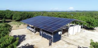 Instalaron la primera planta solar que convierte el agua de los océanos en potable en Kenia