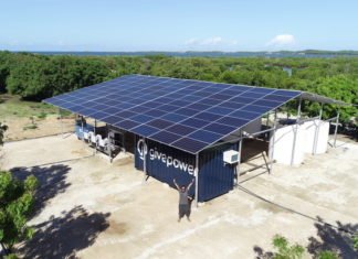 Instalaron la primera planta solar que convierte el agua de los océanos en potable en Kenia
