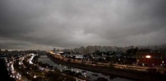 Sao Paulo oscureció a las 3 de la tarde por incendio en la Amazonía de Brasil