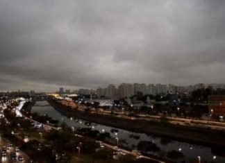 Sao Paulo oscureció a las 3 de la tarde por incendio en la Amazonía de Brasil