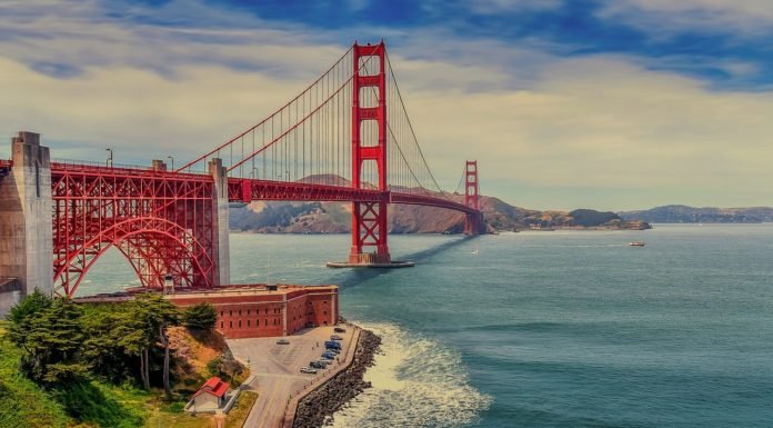 El aeropuerto de San Francisco prohíbe la venta de agua en botellas de plástico