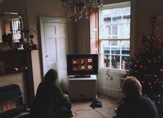 Durante 18 años, esta pareja ha estado peleando a diario en Mario Kart 64 para definir a quién le toca preparar el té.