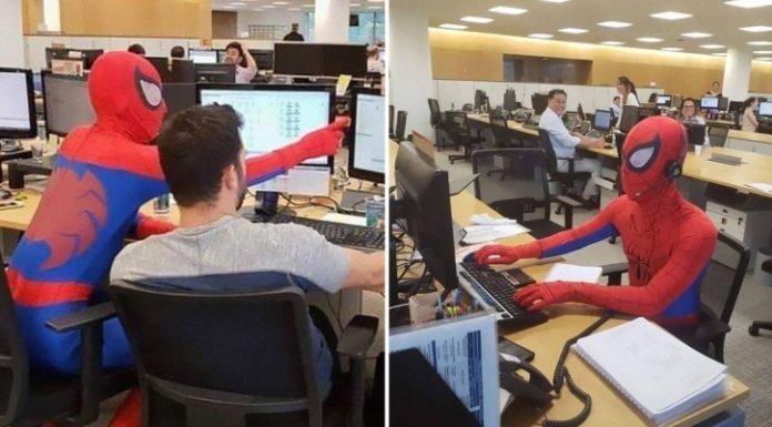 Después renunciar a su trabajo, decidió vestirse de Spider-Man en su último día disfrazado