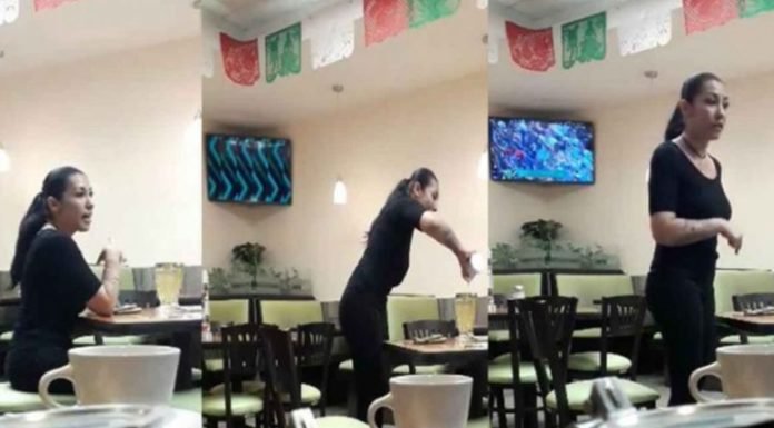 Mujer se viraliza al pelear con novio invisible en restaurante