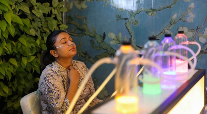 En la India se ponen de moda los «bares de oxígeno» debido a la contaminación