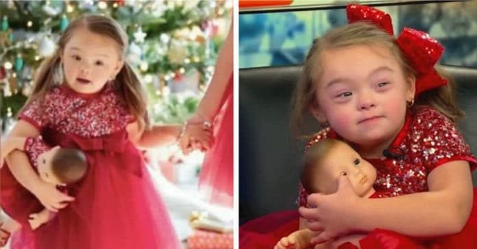 Niña con síndrome de Down se vuelve modelo de campaña Navideña. Hermoso resultado