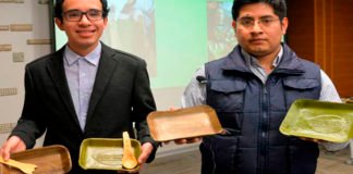 Usando hojas de plátano, peruanos crean platos que se descomponen en 60 días