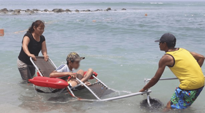Inauguran primera playa en Perú que facilita el ingreso al mar a personas en sillas de ruedas