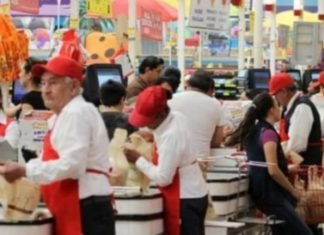 Abuelitos que empacan en el super recibirán al doble sus ganancias sin trabajar
