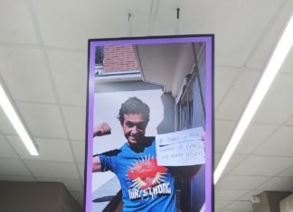 Supermercado transmite en sus pantallas mensajes de solidaridad enviado por los clientes a los trabajadores.