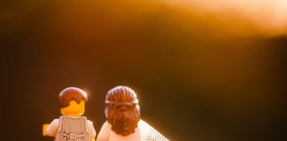 Este fotógrafo de bodas práctica con lego para no perder la costumbre