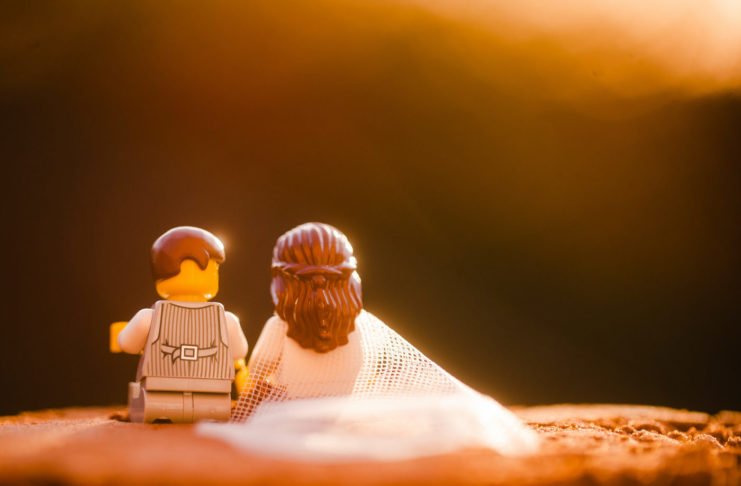 Este fotógrafo de bodas práctica con lego para no perder la costumbre