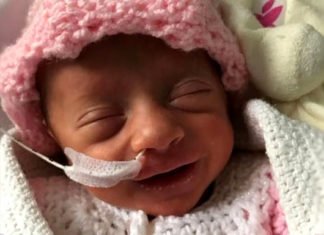 Bebé prematura que nació con COVID-19 logra vencerlo y su sonrisa nos devuelve la fe