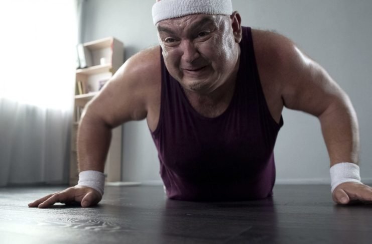 Los científicos dicen que existe un mayor riesgo de enfermedad cardíaca en los hombres que no pueden hacer al menos 10 flexiones