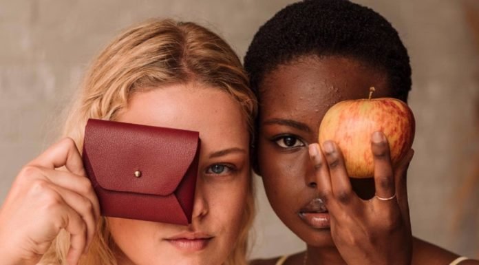 Empresa canadiense fabrica cuero ecológico con cáscaras de manzana