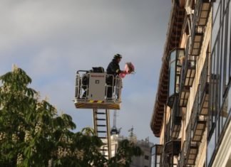 La mujer más longeva de Madrid cumple 110 años y los bomberos la felicitan