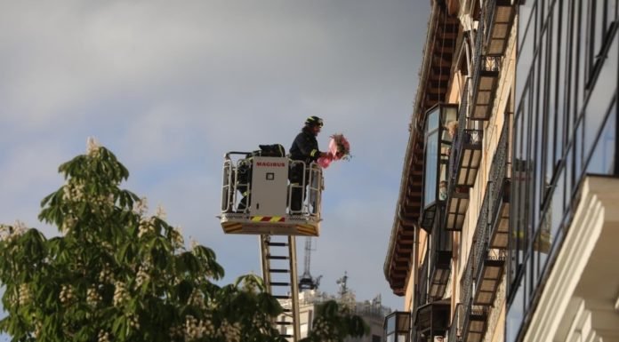 La mujer más longeva de Madrid cumple 110 años y los bomberos la felicitan