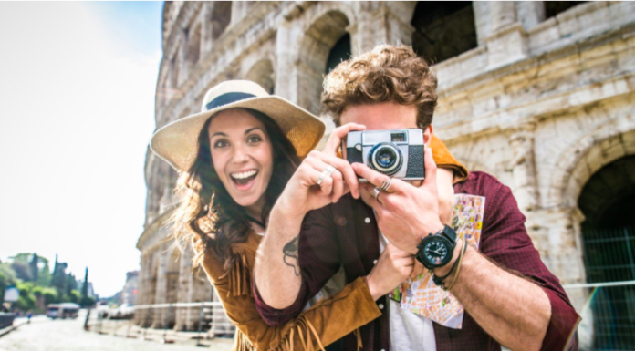 Viajar con tu pareja, es mejor inversión que dar regalos caros