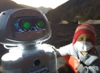 Profesor Huancavelicano crea robot quechuahablante