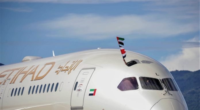 Etihad Airways lanza un seguro médico que asume todos los gastos si te contagias de Covid-19