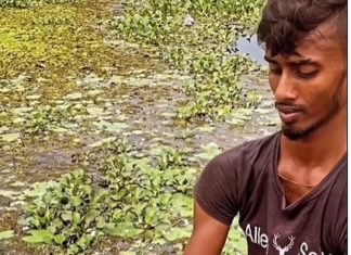 Hombre en Sri Lanka hace un collar completo usando solo una flor