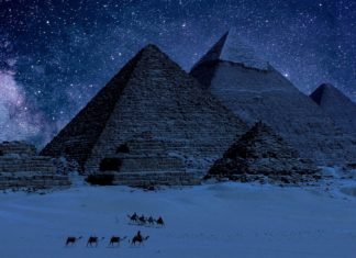 VIDEO: Pareja se casa en las pirámides de Egipto