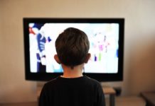 ¿Cómo instalar Netflix en televisores que no son modernos?