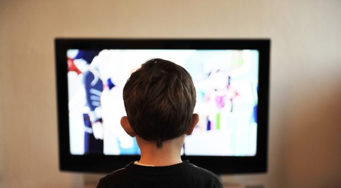 ¿Cómo instalar Netflix en televisores que no son modernos?
