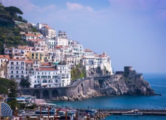 La Costa Amalfitana: 5 Razones por las que Todos Quieren Viajar Aquí (Y Tú También)